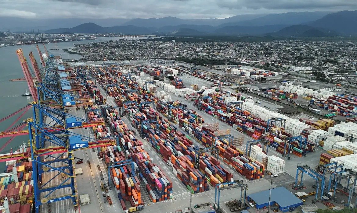 Exportações ajudam contas externas do Brasil