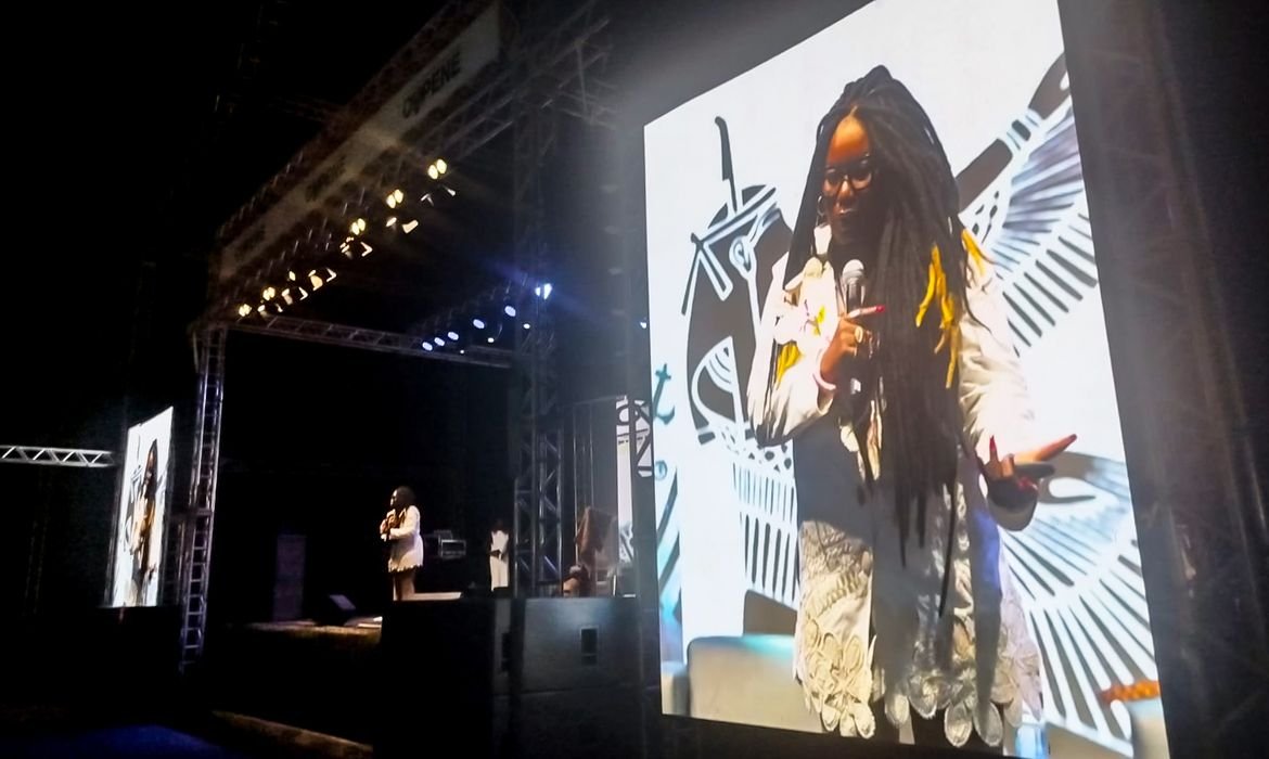 Carla Akotirene destaca importância da luta antirracista