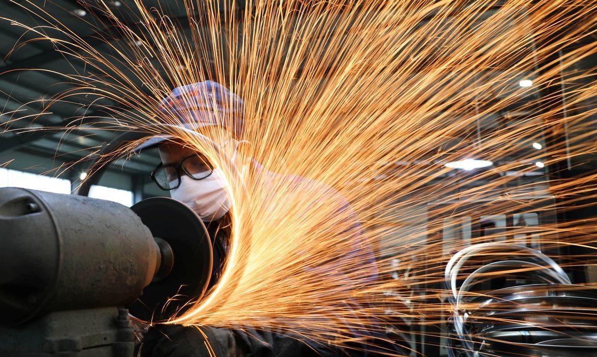 Queda da indústria coloca economia no radar no segundo semestre