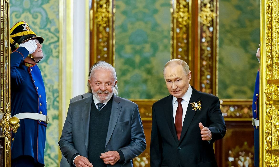 Lula e Putin buscam ampliar cooperação entre países