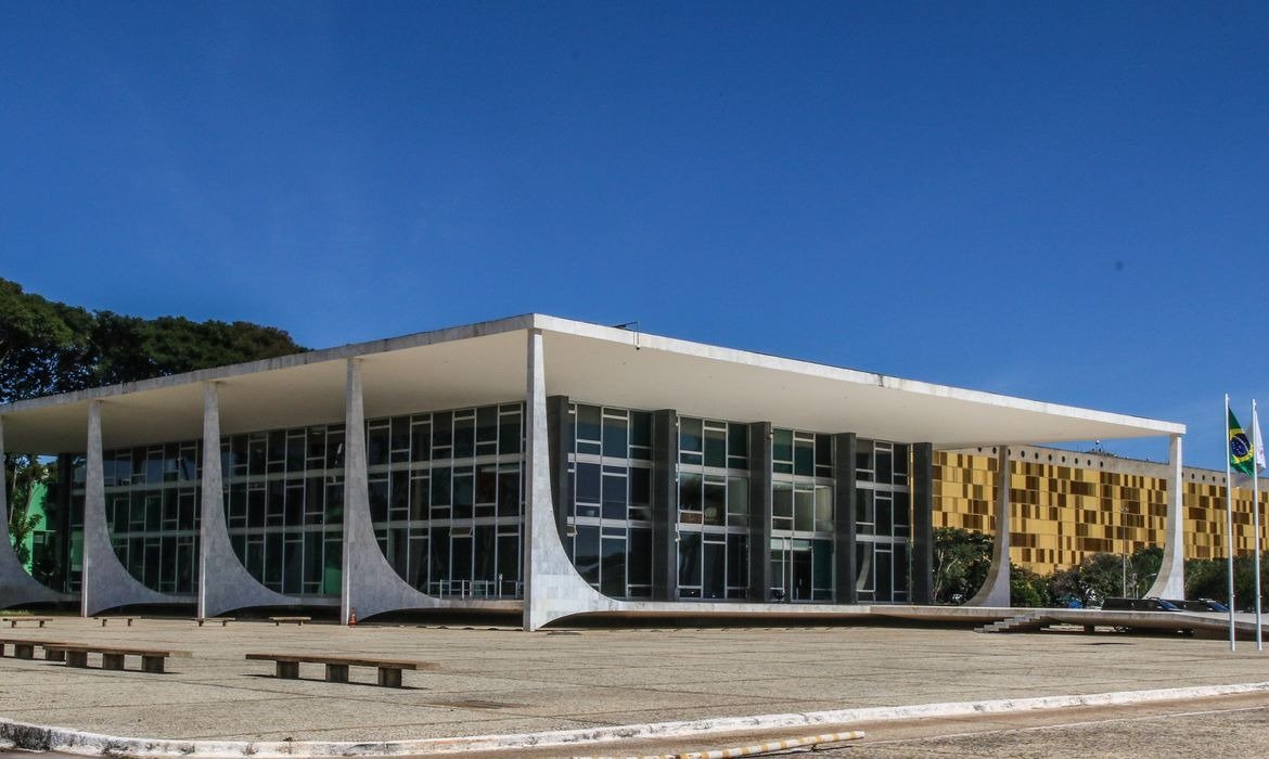 Dino determina investigação sobre emendas Pix