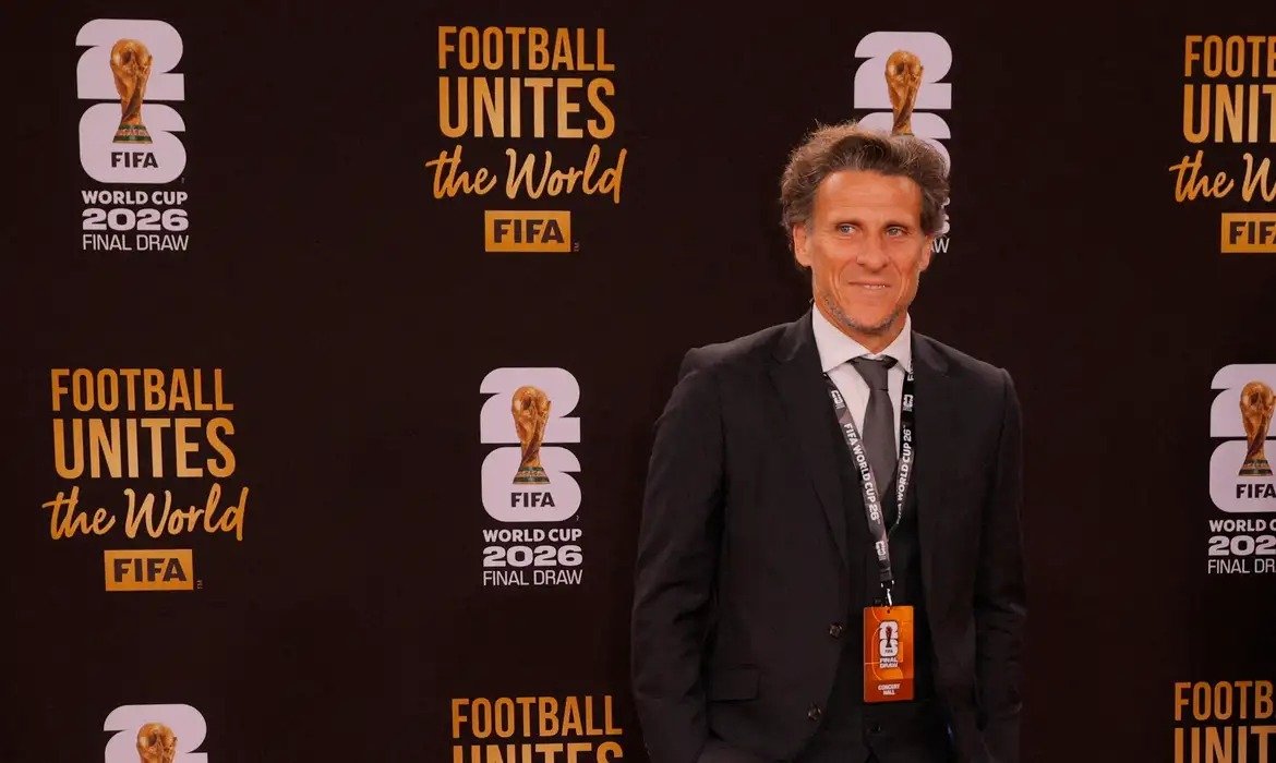 Diego Forlán é anunciado novo técnico do Uruguai