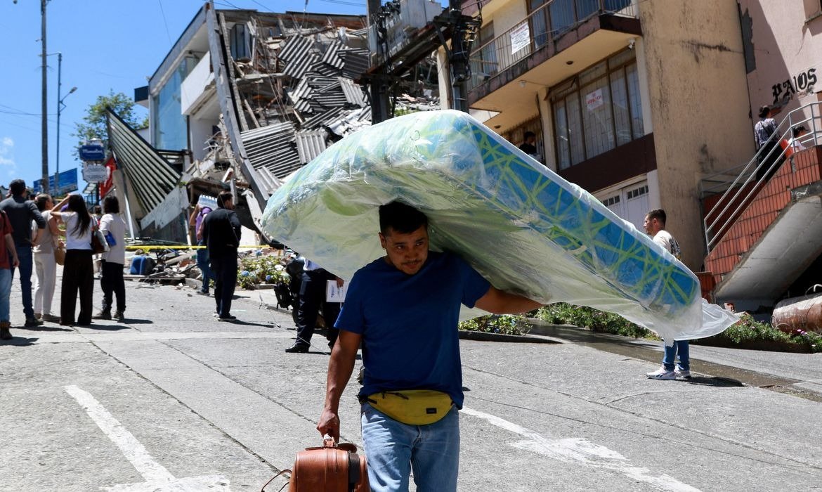 Terremoto na Colômbia deixa 224 mortos e cidades em alerta