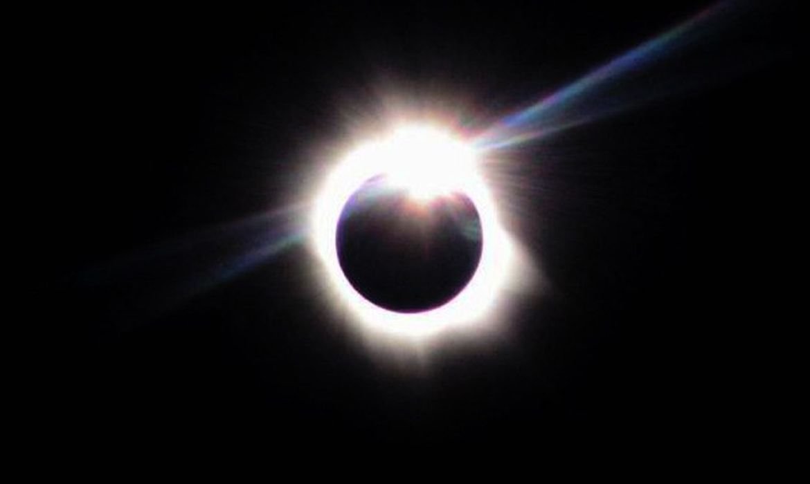 Eclipse solar total chama atenção na Europa