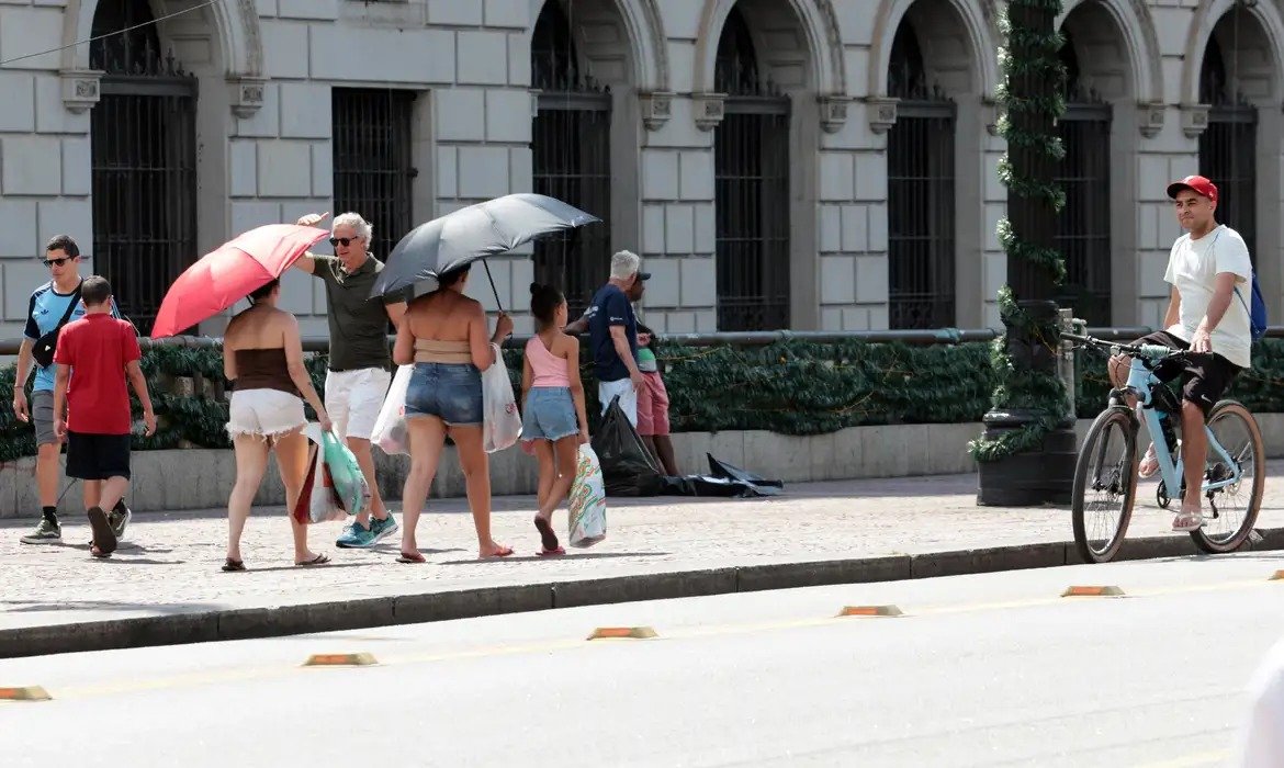 Onda de calor exige cuidados com temperaturas elevadas Palavra-chave: cuidados onda de calor