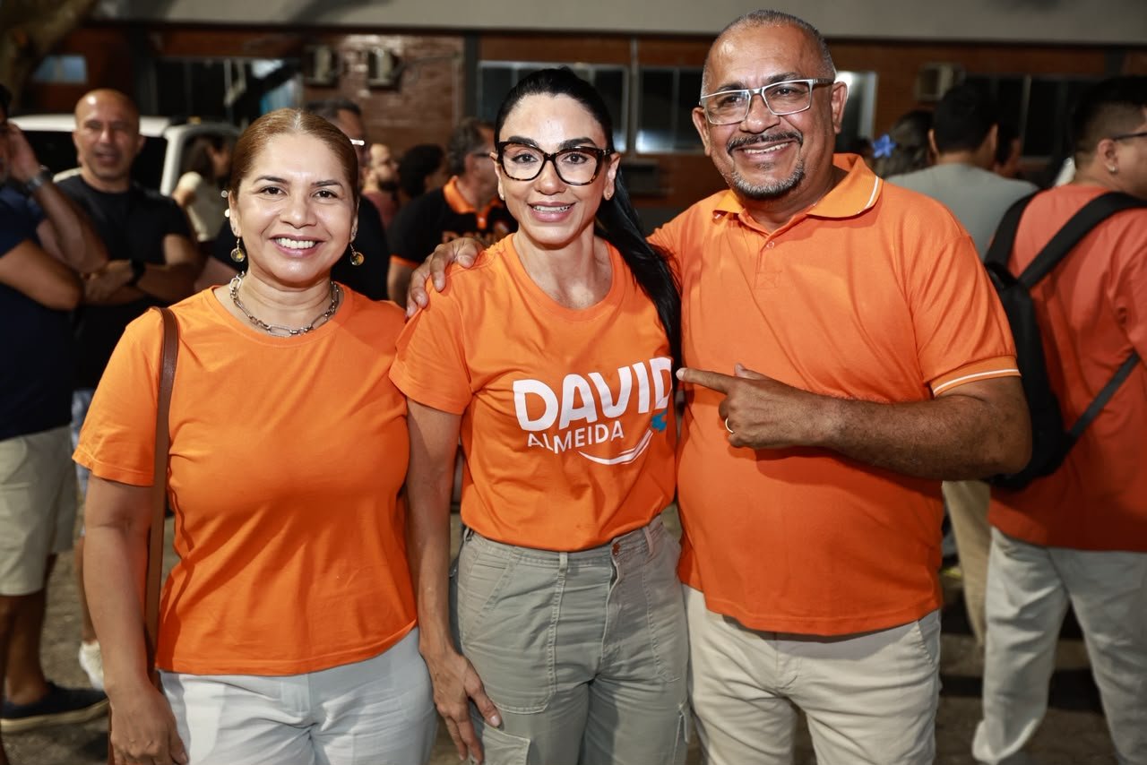 Shádia destaca união em ato com David Almeida