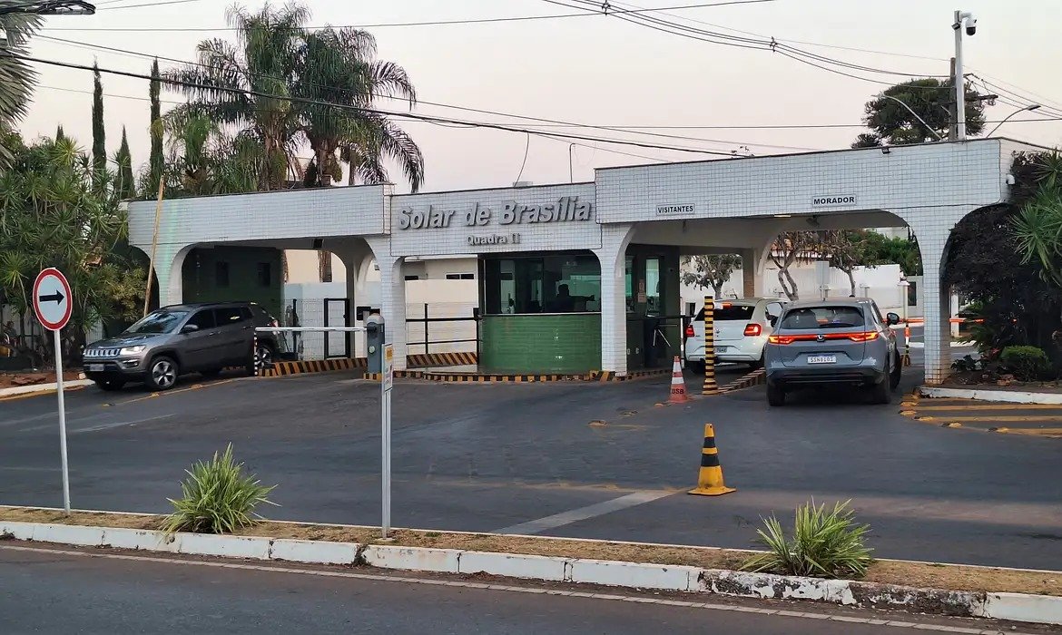 Bolsonaro poderá ir ao dentista após autorização de Moraes