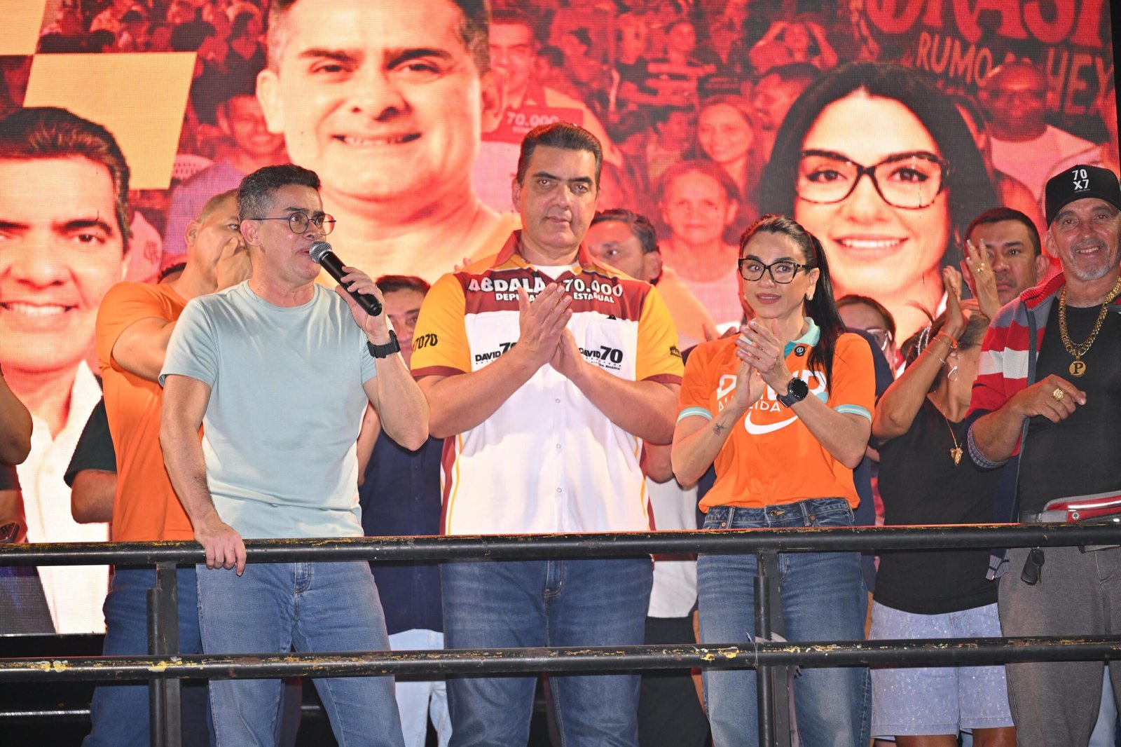 David Almeida assume compromisso com grupos folclóricos