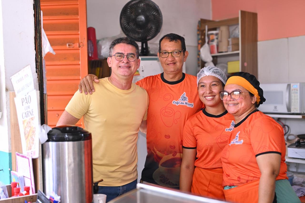David Almeida destaca trajetória administrativa