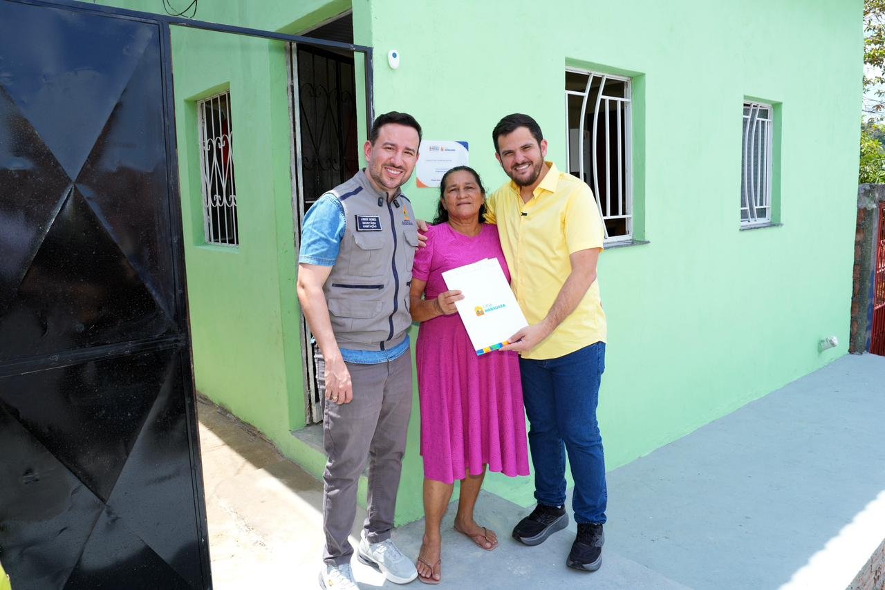 Casa Manauara entrega quatro casas reformadas
