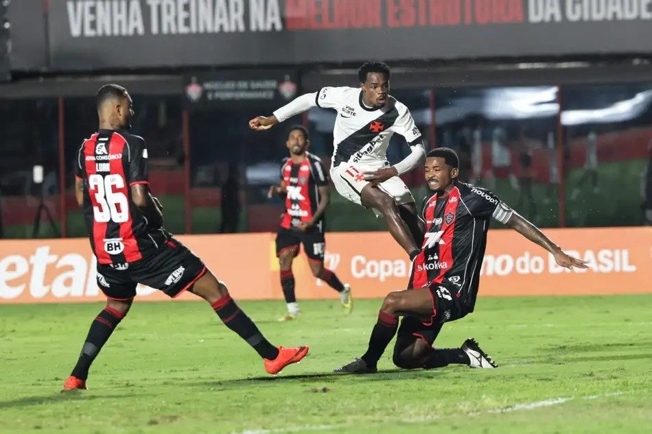 Vasco vence Vitória novamente