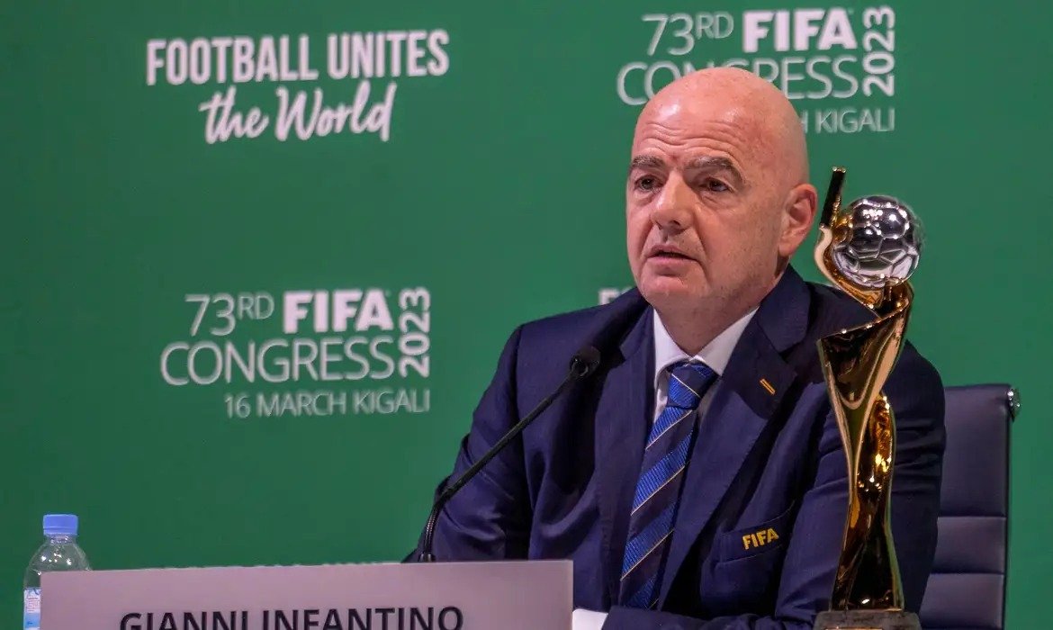 Infantino perde força na Europa após França retirar apoio à reeleição
