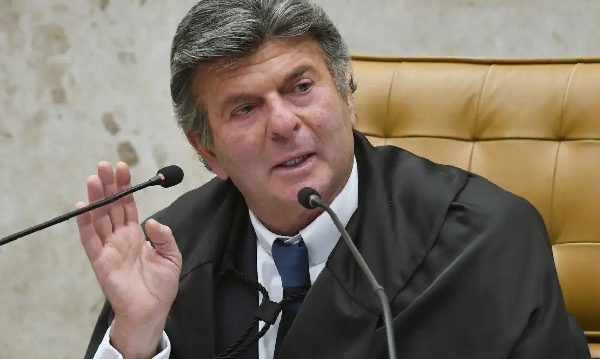 Impasse sobre R$ 6,6 bilhões do BRB leva Fux a cobrar União e Banco Central