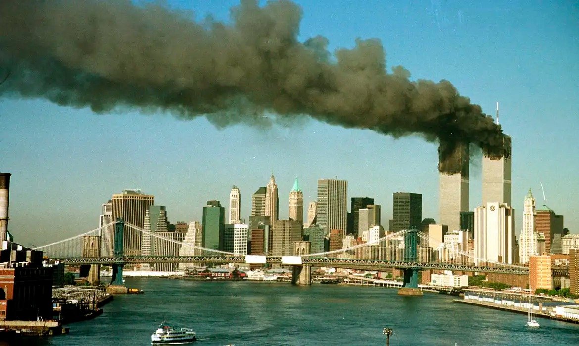 11 de Setembro: imagens transmitidas ao vivo ainda marcam memória coletiva após 25 anos