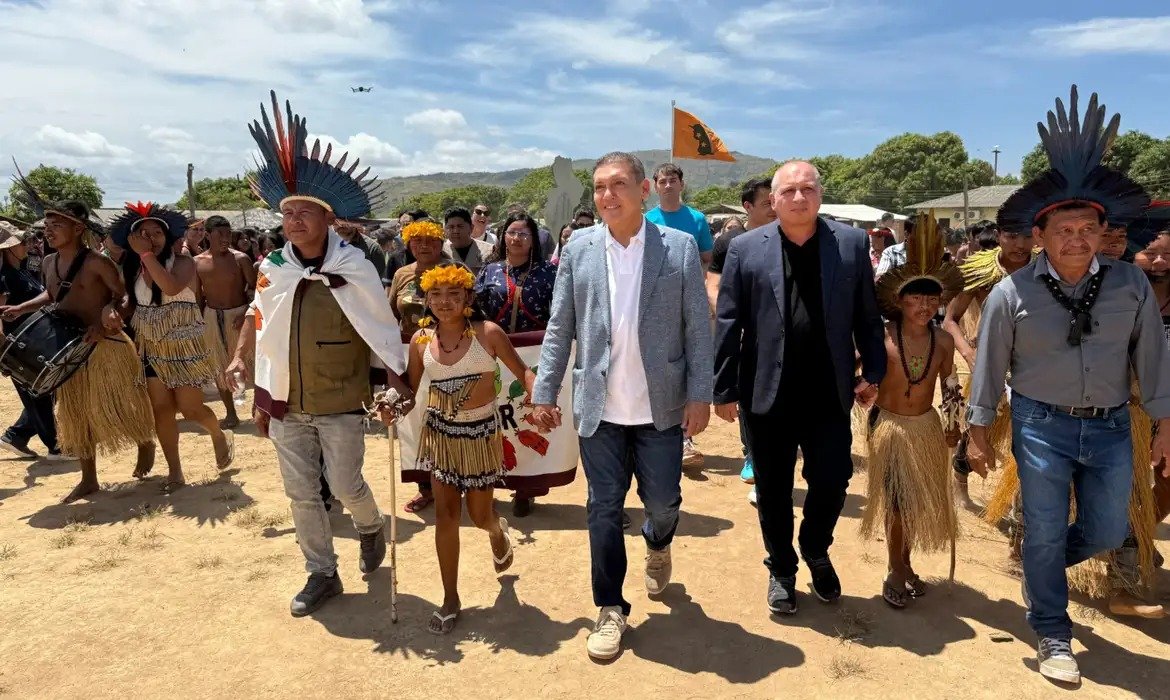 Justiça Eleitoral leva material em língua indígena para comunidade de Roraima