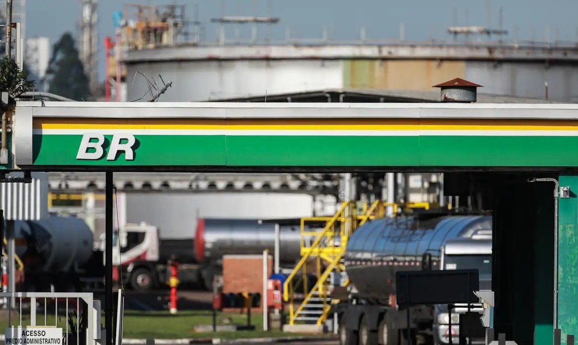 Subsídio ao diesel de R$ 1 por litro terá duração inicial de 30 dias