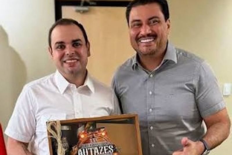 TRE-AM vê uso eleitoral de obra em posts pró-Roberto Cidade