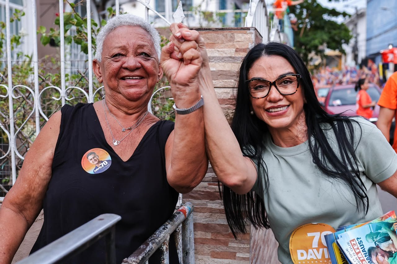 Shádia Fraxe visita Educandos durante agenda eleitoral em Manaus