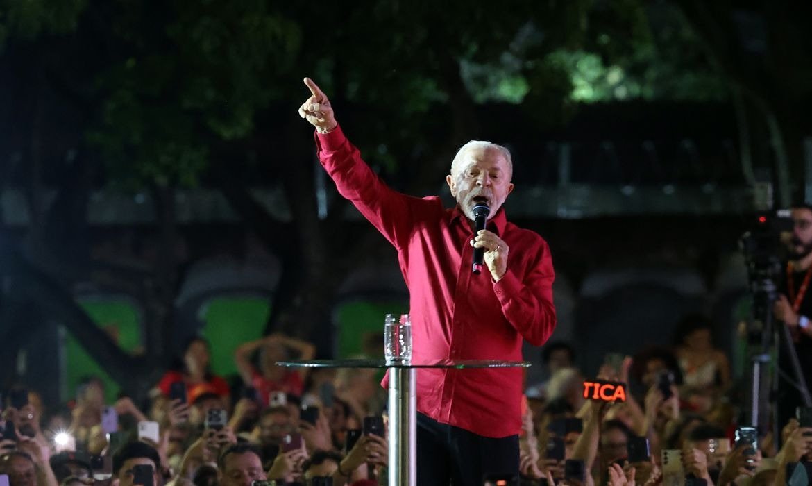 Lula propõe salário mínimo acima da inflação em novo mandato