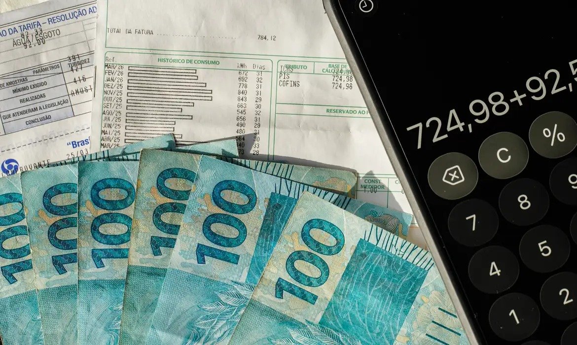 Receita Federal arrecada mais em agosto e eleva total anual