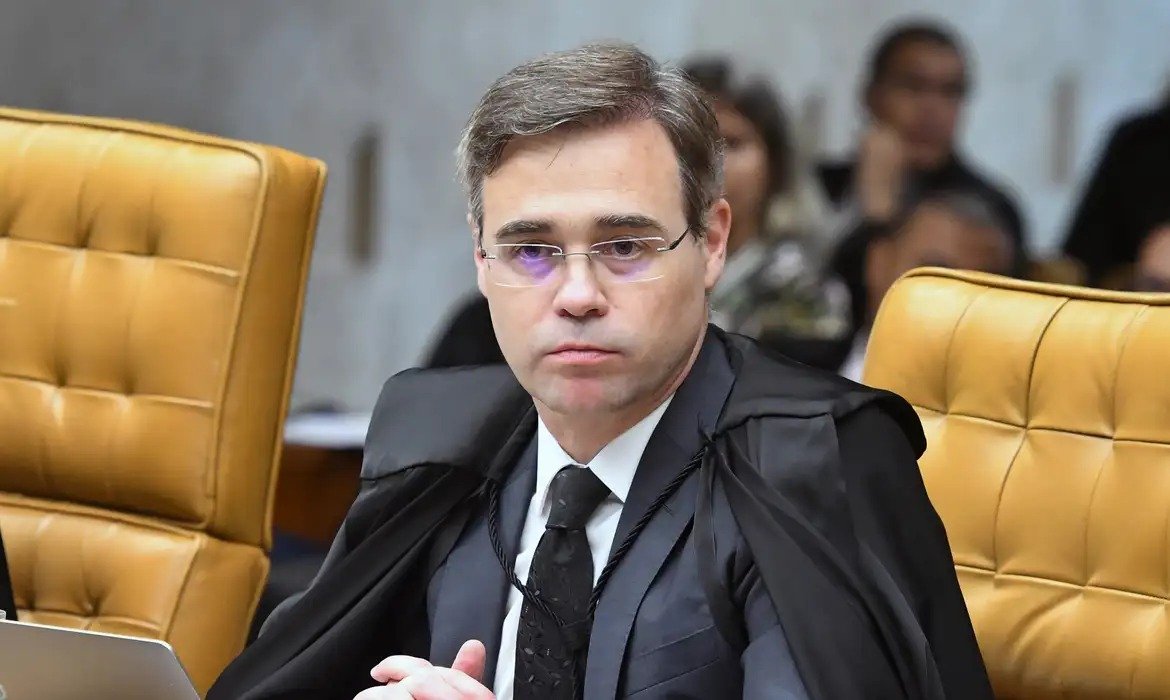 Mendonça mantém suspensão de multas por riscos psicossociais