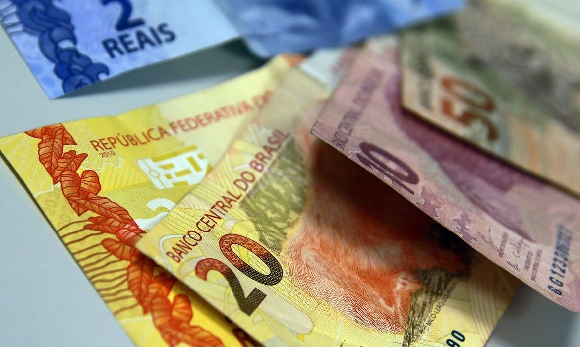 Dívidas ganham mais peso no orçamento das famílias brasileiras