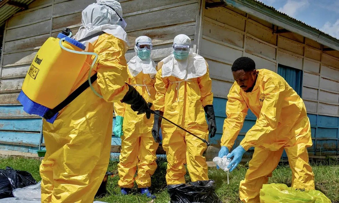 Ebola avança no Congo em meio a conflitos e deslocamentos